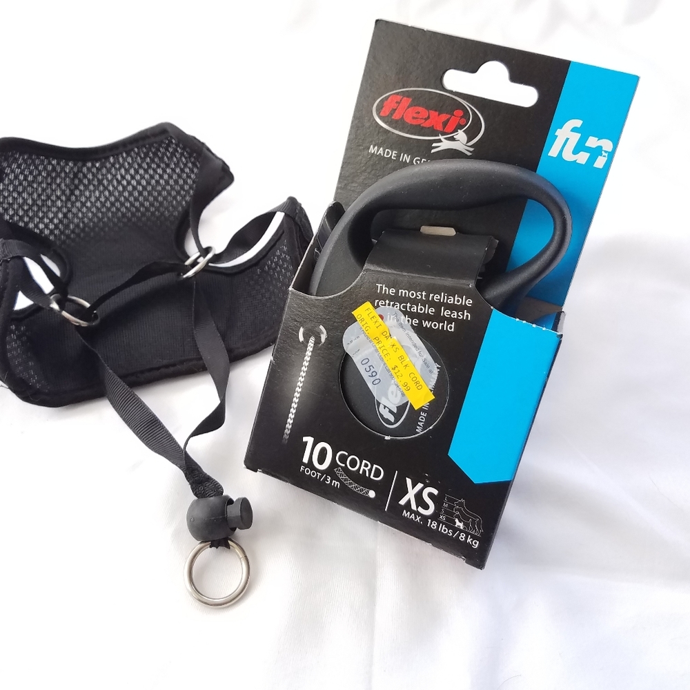 Retractable leash with free harness
